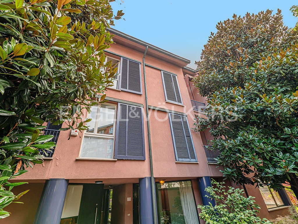 Вилла с 3 спальнями в Монца, Италия № 131630