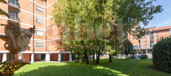 2 bedrooms Apartment in Milan, Italy No. 353366 22