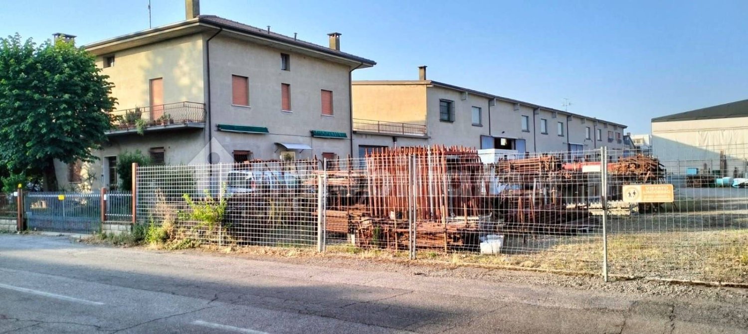 1070m² Warehouse in San Giovanni in Persiceto, Italy No. 356490