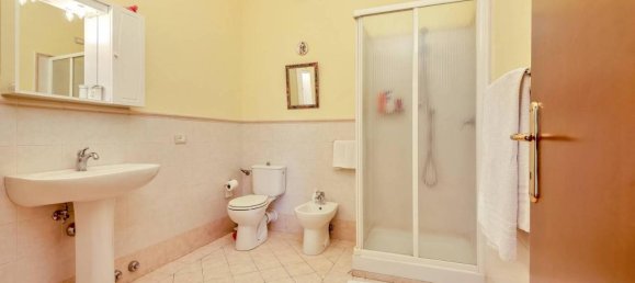 Villa de 20 habitaciónes en Montecarlo, Italy No. 107372 28