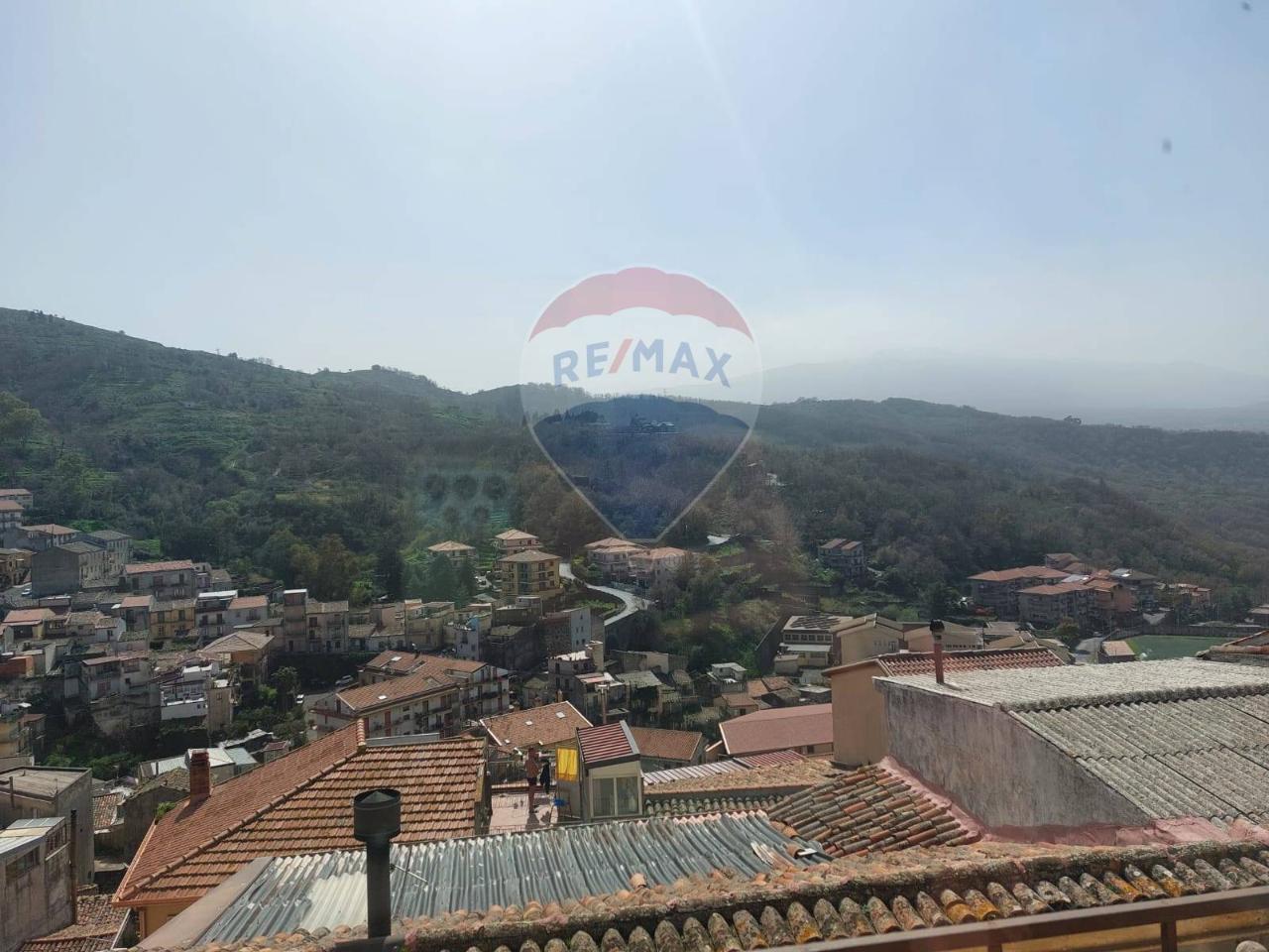 4 rooms House in Castiglione di Sicilia, Italy No. 15554