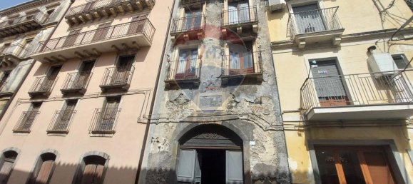 4 rooms House in Castiglione di Sicilia, Italy No. 15554 6