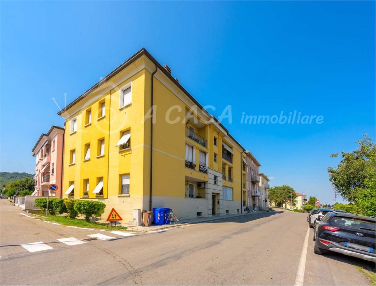 3 bedrooms Apartment in Medesano, Italy No. 380377