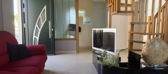 5 bedrooms House in Rosignano Marittimo, Italy No. 370753 4