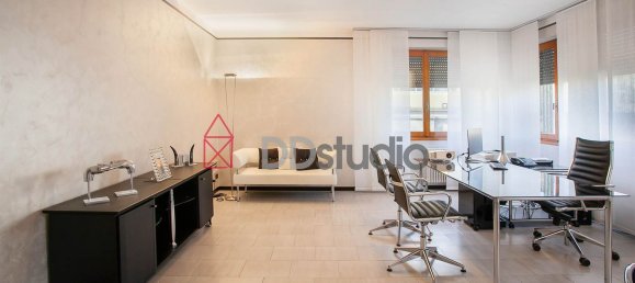 Bureau à Bergamo, Italy 550m² No. 106476 5