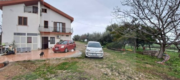 8 rooms Villa in L'Aquila, Italy No. 24777 2