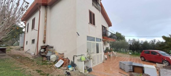 8 rooms Villa in L'Aquila, Italy No. 24777 9