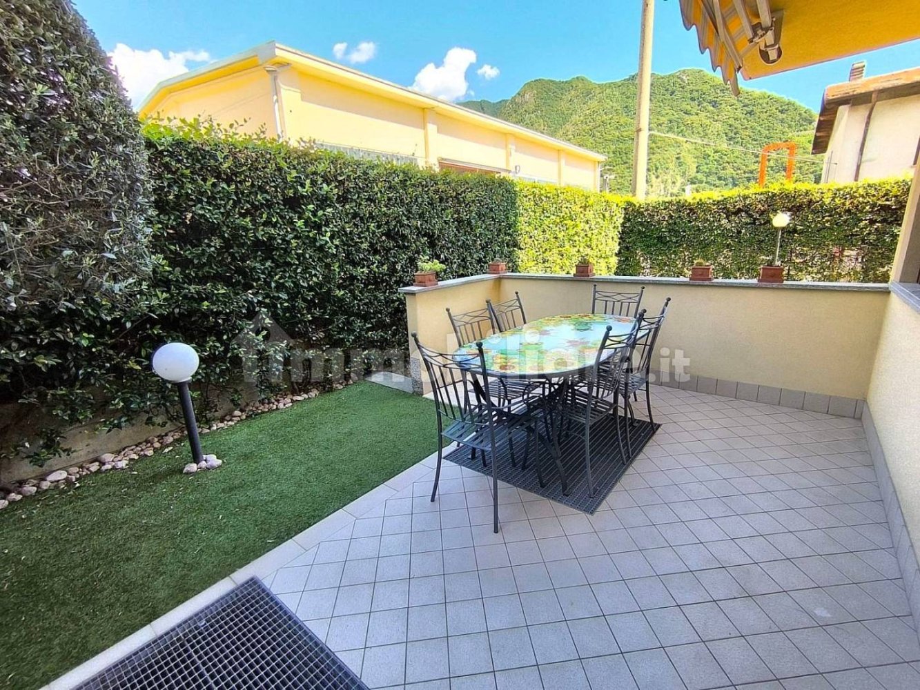 3 bedrooms Villa in Valmadrera, Italy No. 285517