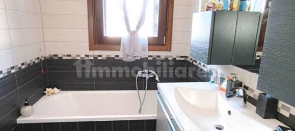 3 bedrooms Villa in Valmadrera, Italy No. 285517 23