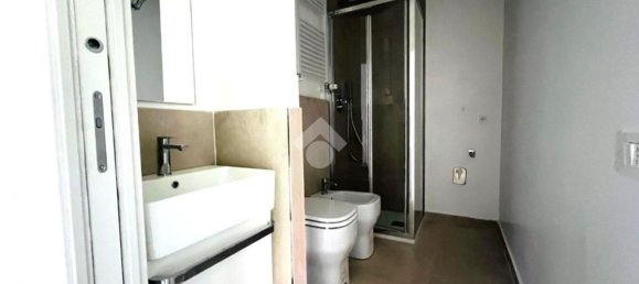 3 Schlafzimmer Wohnung in Milan, Italy, Nr. 360701 8