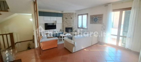 3 Schlafzimmer Haus in Empoli, Italy, Nr. 337614 5