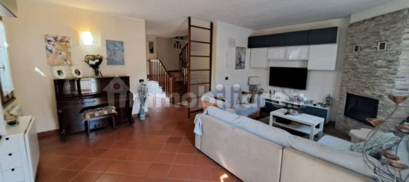 3 Schlafzimmer Haus in Empoli, Italy, Nr. 337614 4