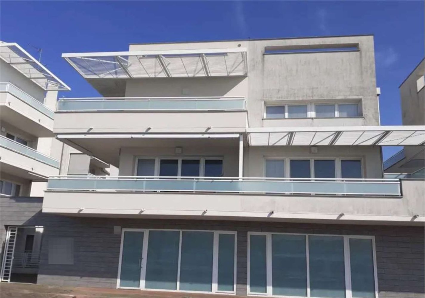 58m² Commercial property in Ravenna, Italy No. 363123