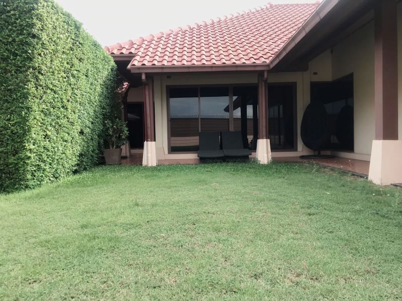 Café/restaurante de 4 dormitorios en Bang Lamung, Thailand No. 5078