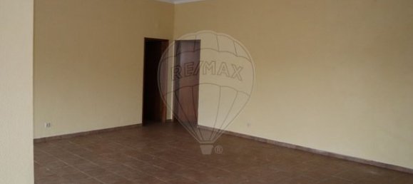 80m² Commercial property in Seia, Portugal No. 73193 6