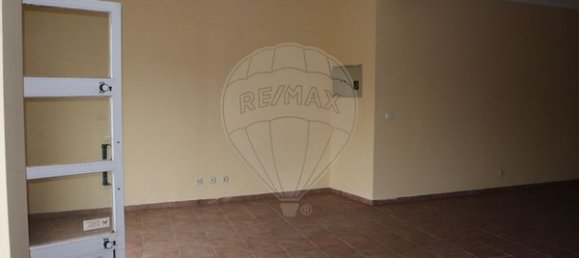 80m² Commercial property in Seia, Portugal No. 73193 7