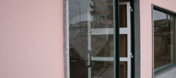 80m² Commercial property in Seia, Portugal No. 73193 10