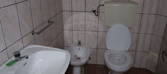 80m² Commercial property in Seia, Portugal No. 73193 11