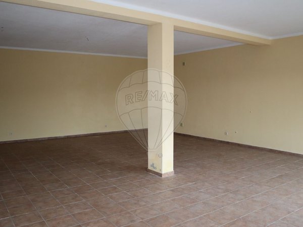 80m² Commercial property in Seia, Portugal No. 73193