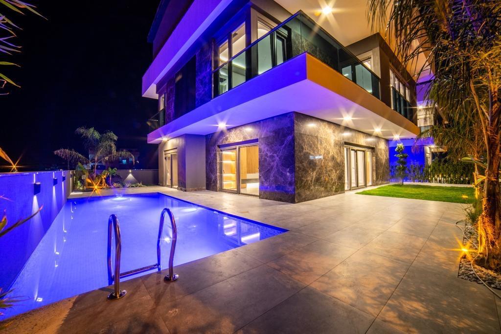 Villa 5+1 in Antalya, Turkey No. 23380