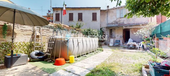 4 rooms Apartment in Guastalla, Italy No. 298122 4