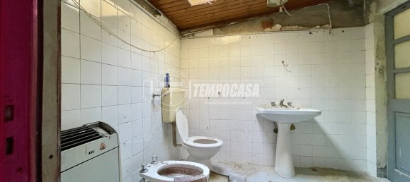 4 rooms Apartment in Guastalla, Italy No. 298122 6
