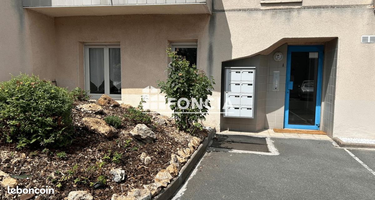 Studio in Draveil, France No. 289468