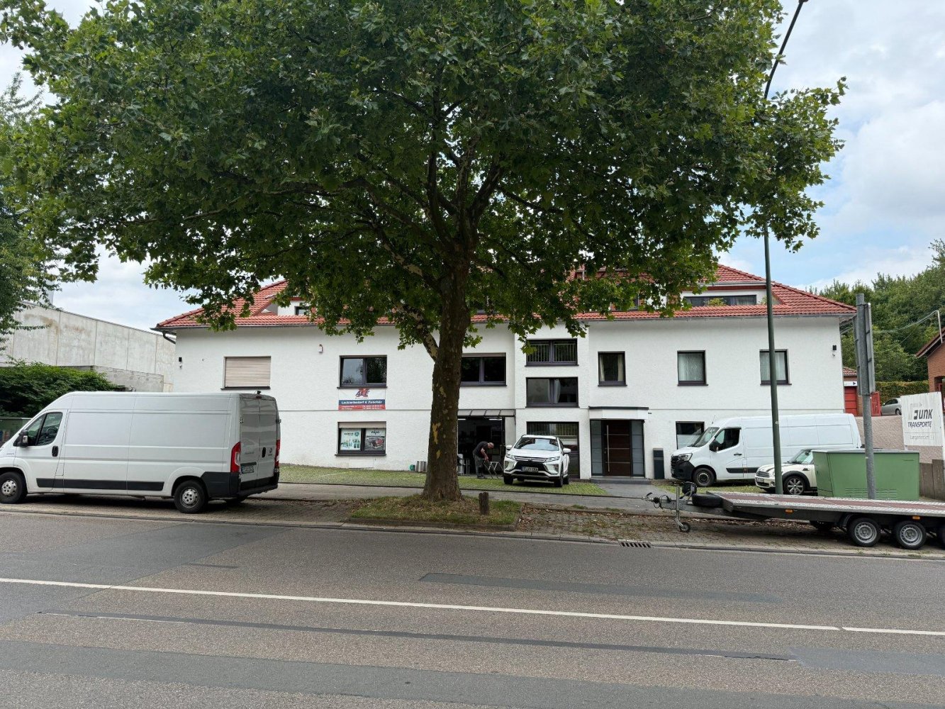 1384m² Building in Essen, Germany No. 322974