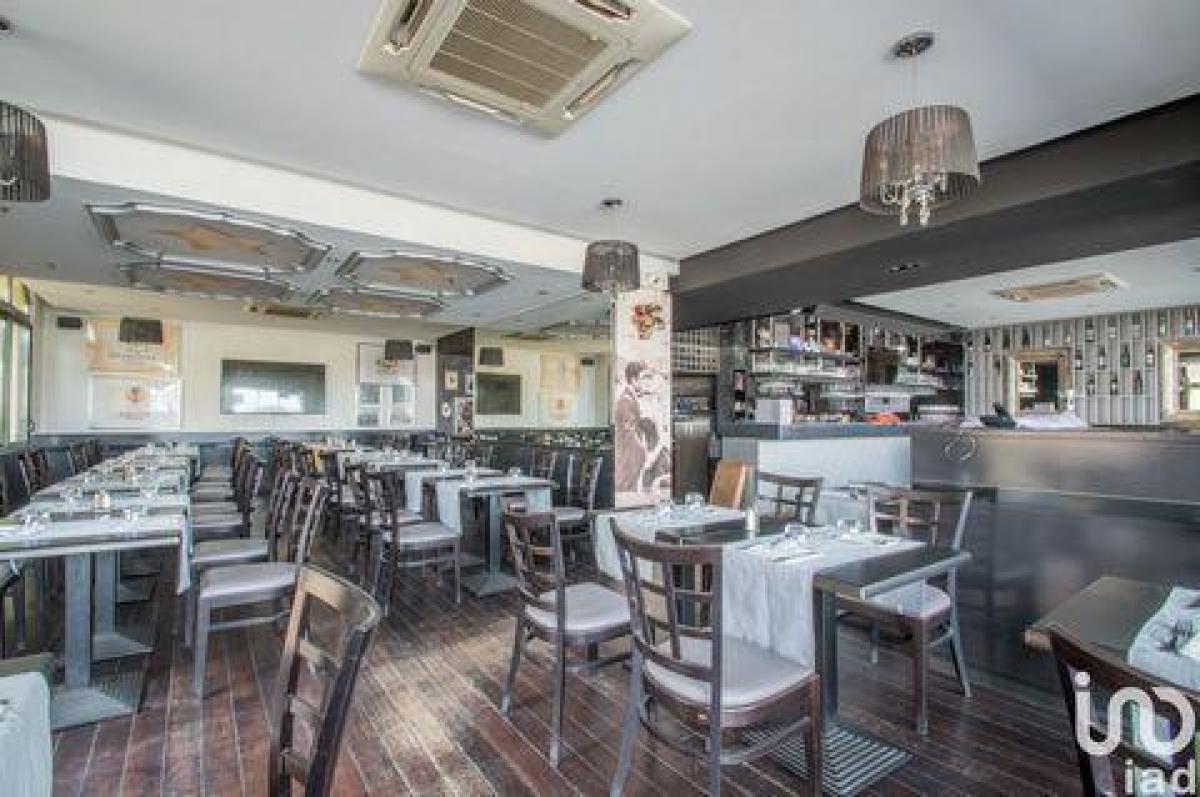 198m² Factory in Igny, France No. 19273