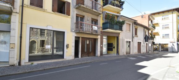 Casa de 3 habitaciónes en Bussolengo, Italy No. 362962 2