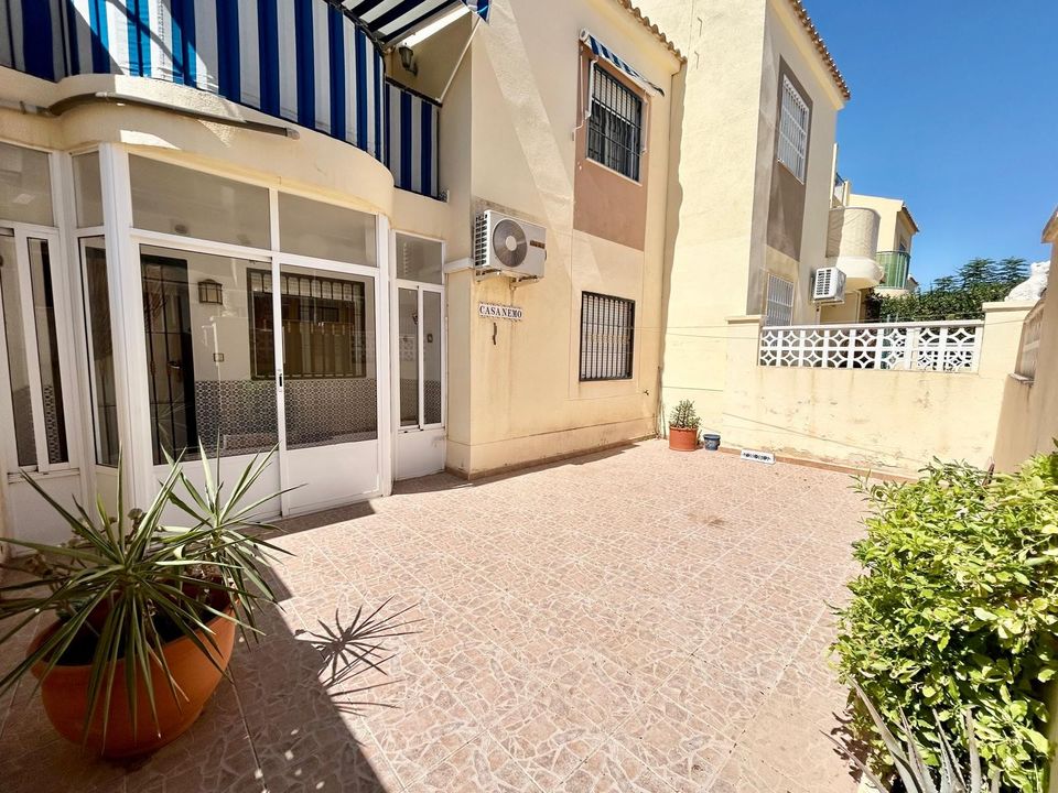 2 bedrooms Bungalow in Torrevieja, Spain No. 263881