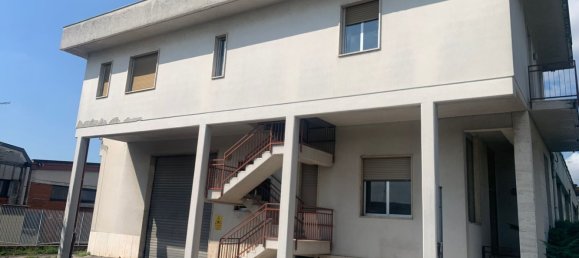 Entrepôt à Meda, Italy 1050m² No. 378461 3