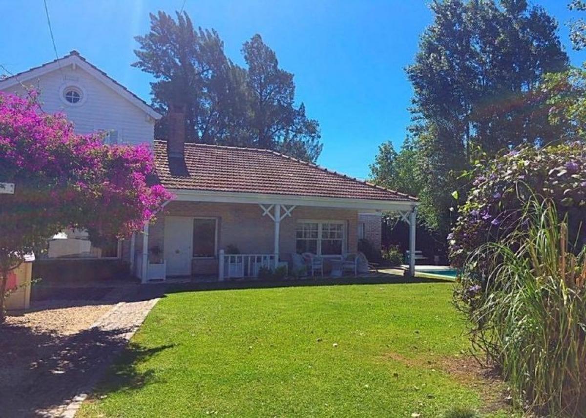 4 bedrooms House in Moron, Argentina No. 19552