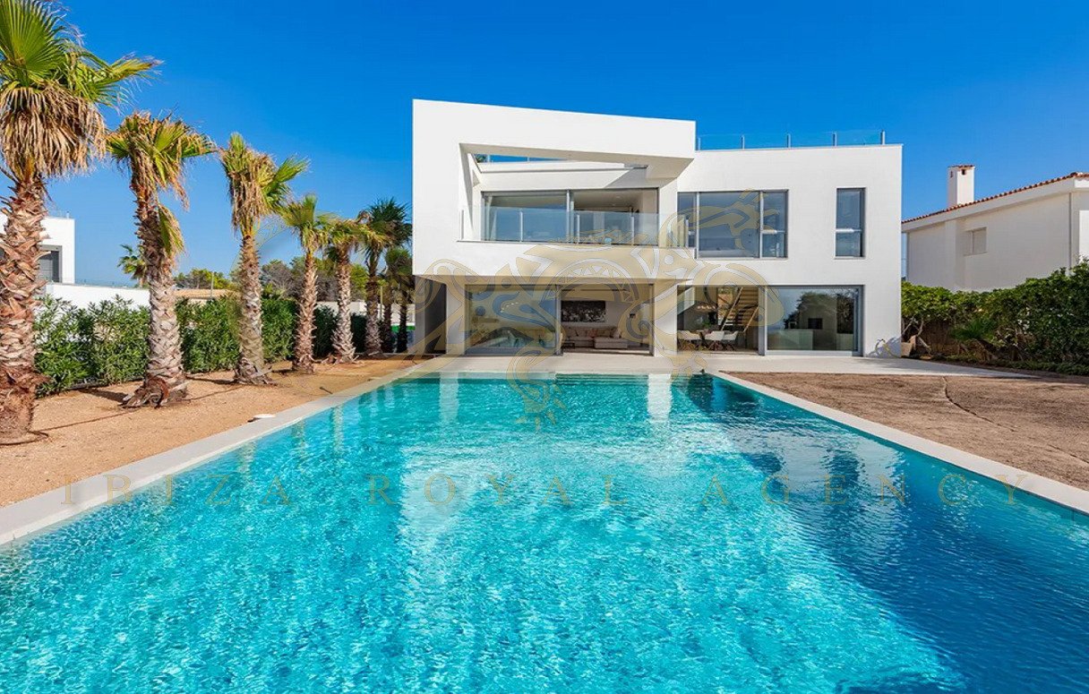 Вилла с 3 спальнями в Порт Адриано, Испания № 1069