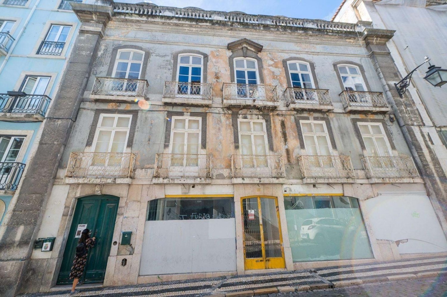 1233m² Building in Lisbon, Portugal No. 99206