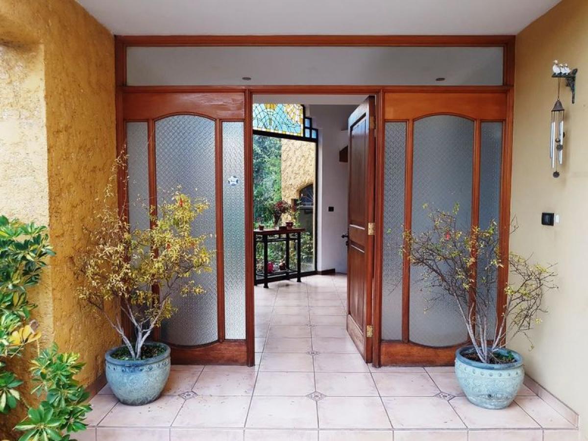 5 bedrooms House in Santiago, Chile No. 2123