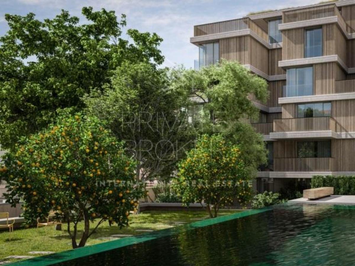 3 bedrooms Apartment in Lisbon, Portugal No. 5400