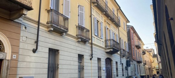 5 rooms Apartment in Casale Monferrato, Italy No. 48671 2