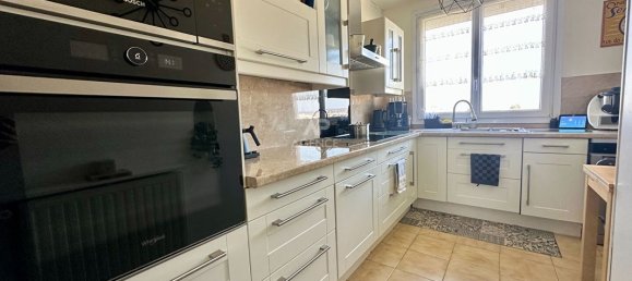 2 bedrooms Apartment in Carrieres-sous-Poissy, France No. 124532 4