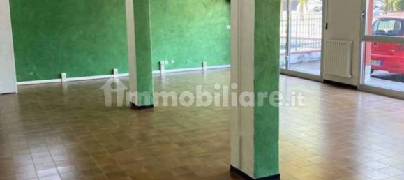 5 rooms Commercial property in Modena, Italy No. 80614 3