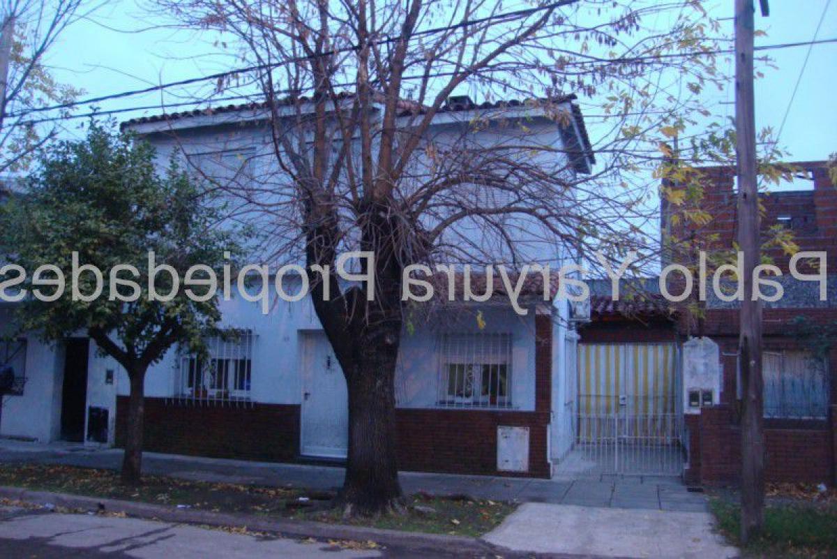2 bedrooms House in Tres de Febrero, Argentina No. 12212