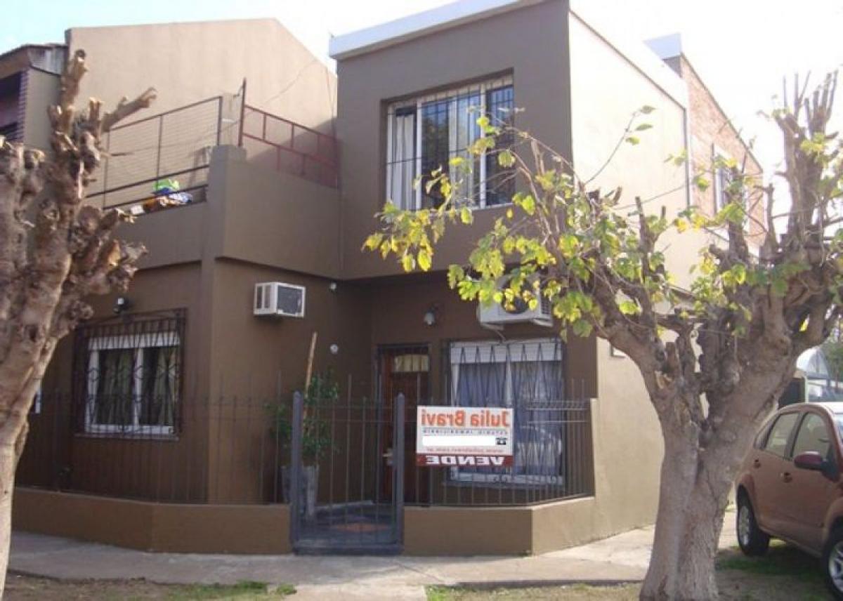 3 bedrooms House in Moron, Argentina No. 87861