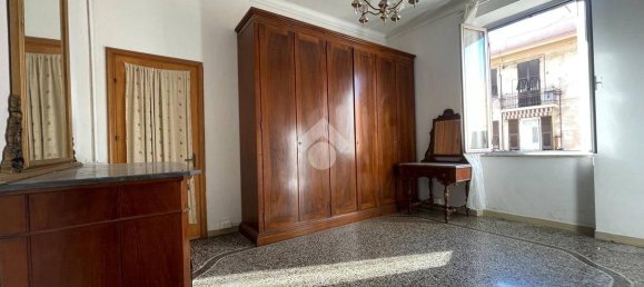 3 Schlafzimmer Wohnung in Genoa, Italy, Nr. 35858 15