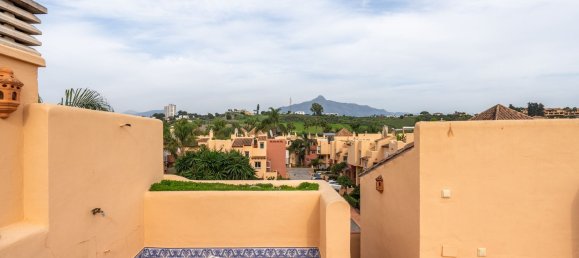 4 bedrooms Townhouse in Marbella, Spain No. 37139 16