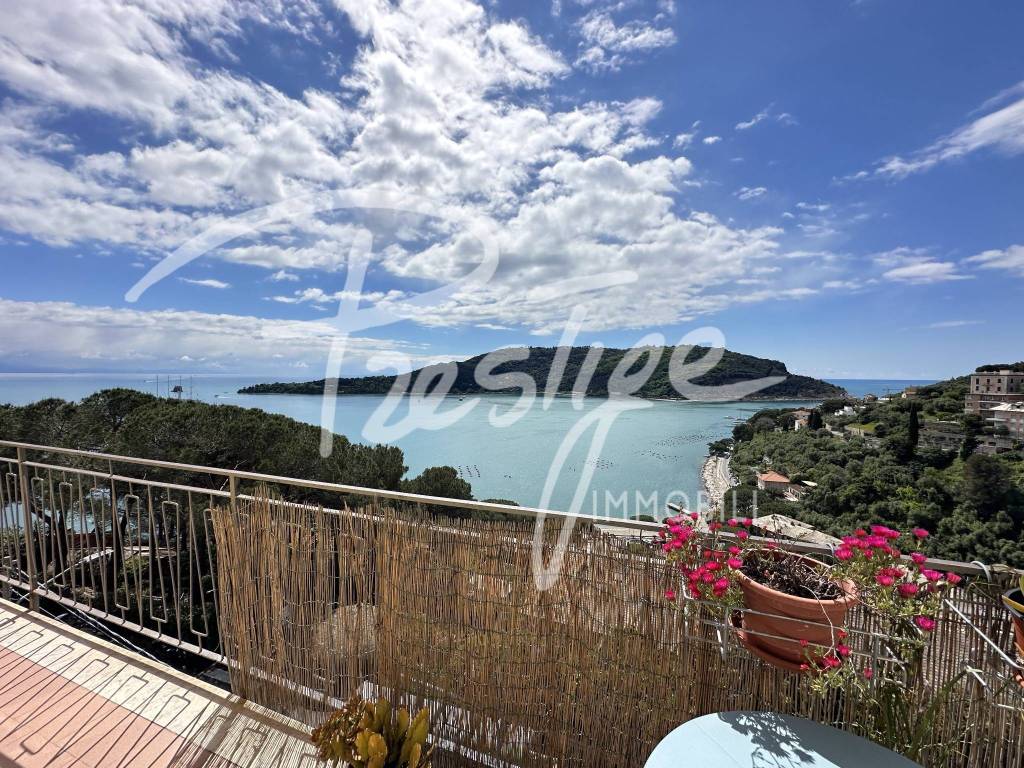 Квартира с 1 спальней в Портовенере, Италия № 154081