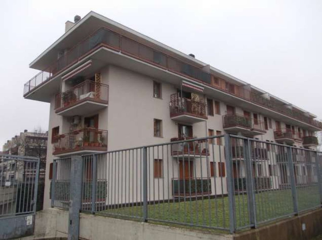 2غرفة شقة في Limbiate, Italy رقم 290868