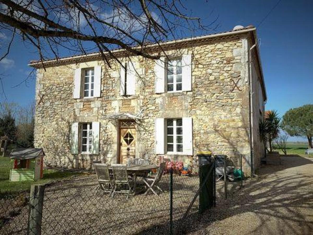 5 bedrooms House in Marmande, France No. 11798