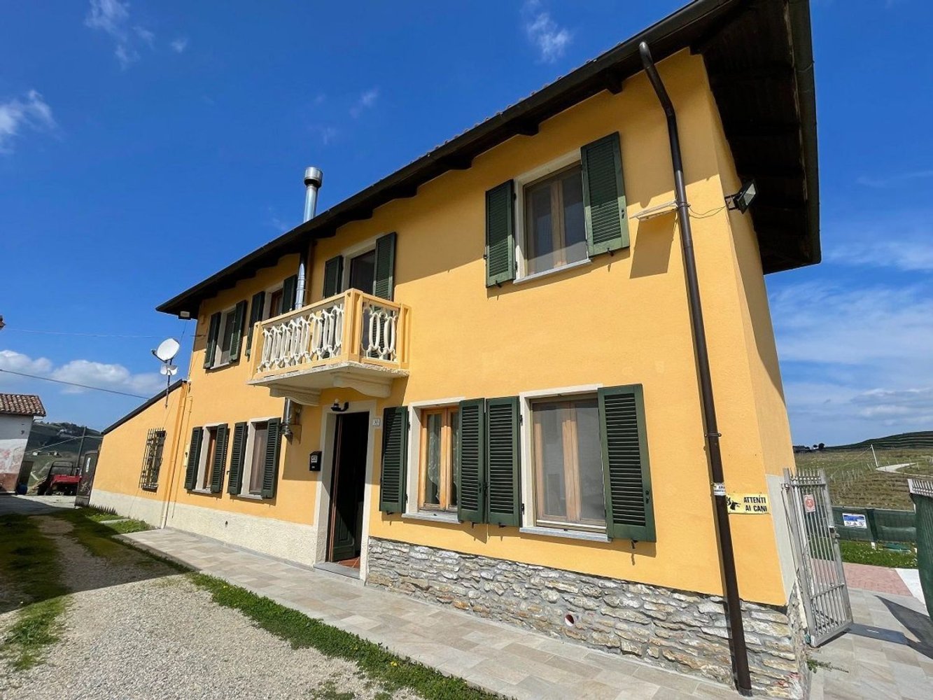 Дом с 5 комнатами в Санто Стефано Бельбо, Италия № 123975