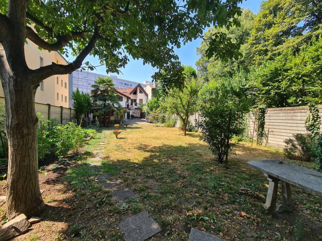 10 rooms Villa in Legnano, Italy No. 167147