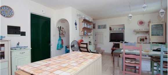 2 Schlafzimmer Haus in Genoa, Italy, Nr. 289495 4